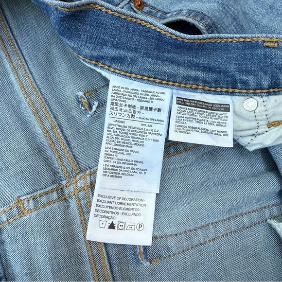 Levi’s Women’s Boyfriend Distressed Jeans – Size 32 W32 L27 – Medium Wash - Picture 4 of 10